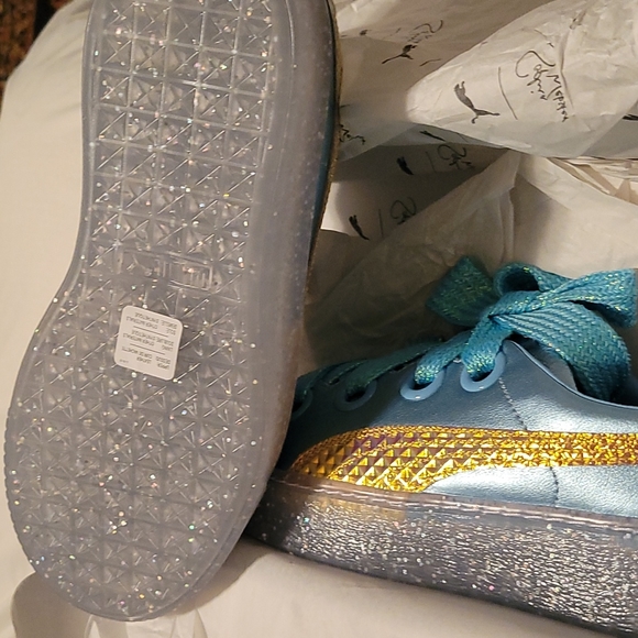 Puma Shoes, size 8.5 - Picture 3 of 4